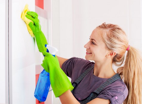 Airbnb cleaning service preparation for a Soho apartment